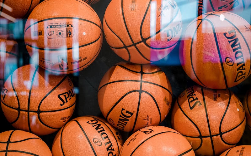 足球比赛关键时刻射门瞬间